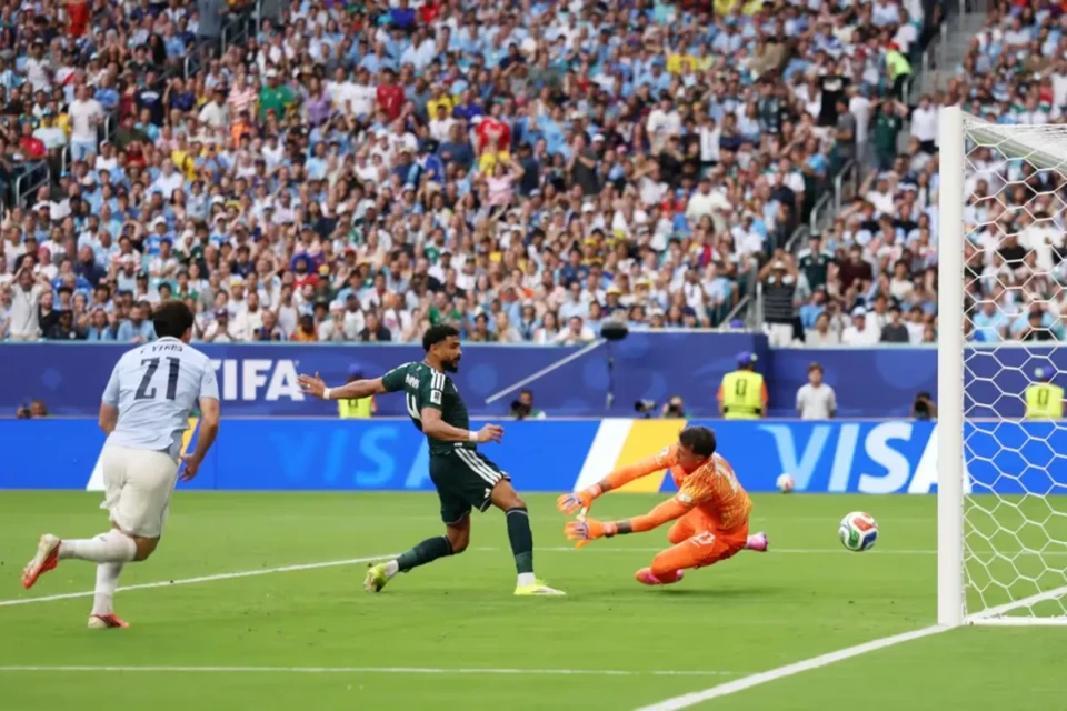 Uruguai pressiona, mas para na Arábia Saudita e Grupo H termina empatado