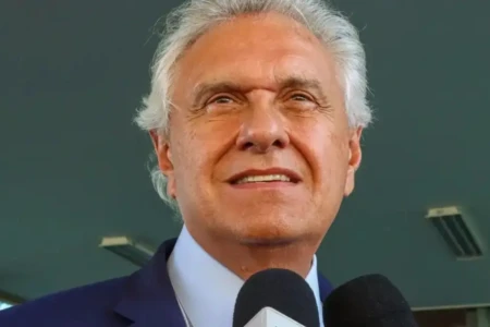 Para Caiado, Flávio Bolsonaro "perdeu a condição" de vencer Lula
