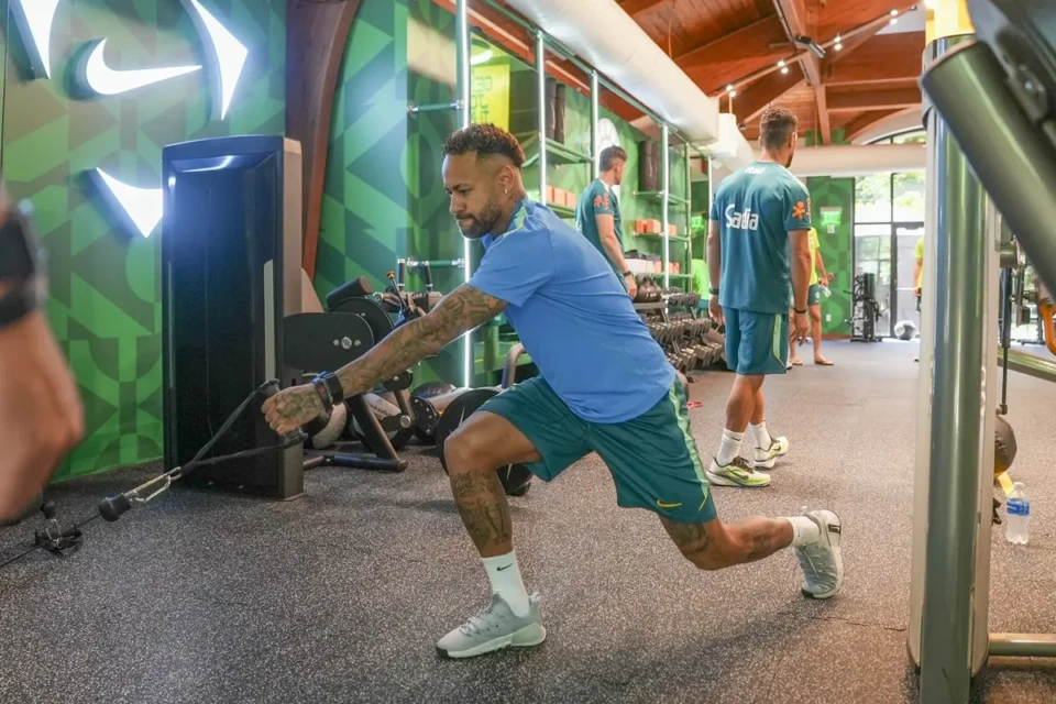 Neymar em treino da seleção brasileira