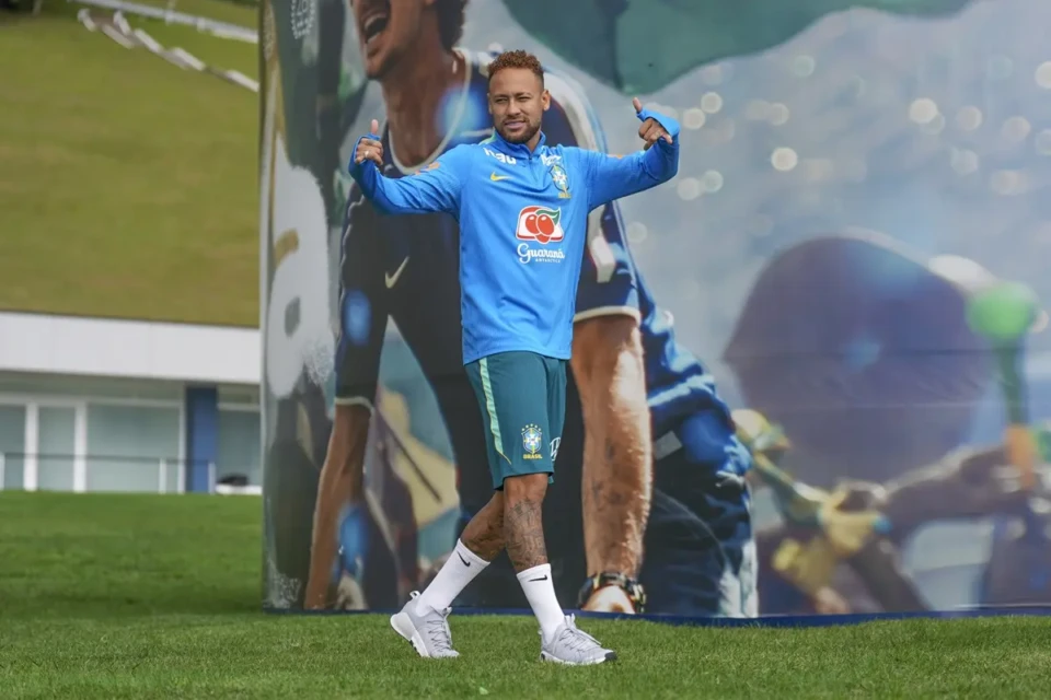 Neymar chega em atividade da seleção brasileira