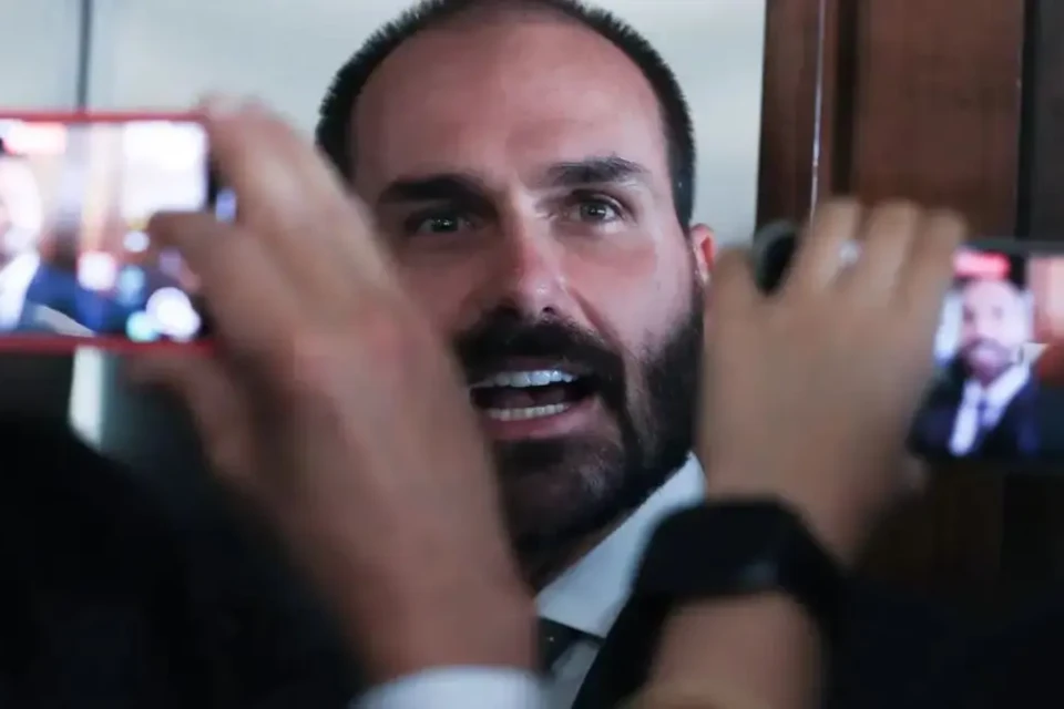 “Objetivo é me tirar das eleições”, diz Eduardo Bolsonaro após ser condenação do STF