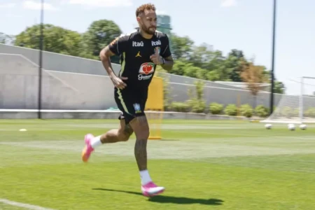 'Estavam com saudades?': Neymar participa de treino da seleção (Foto: CBF)