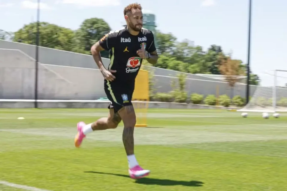'Estavam com saudades?': Neymar participa de treino da seleção (Foto: CBF)