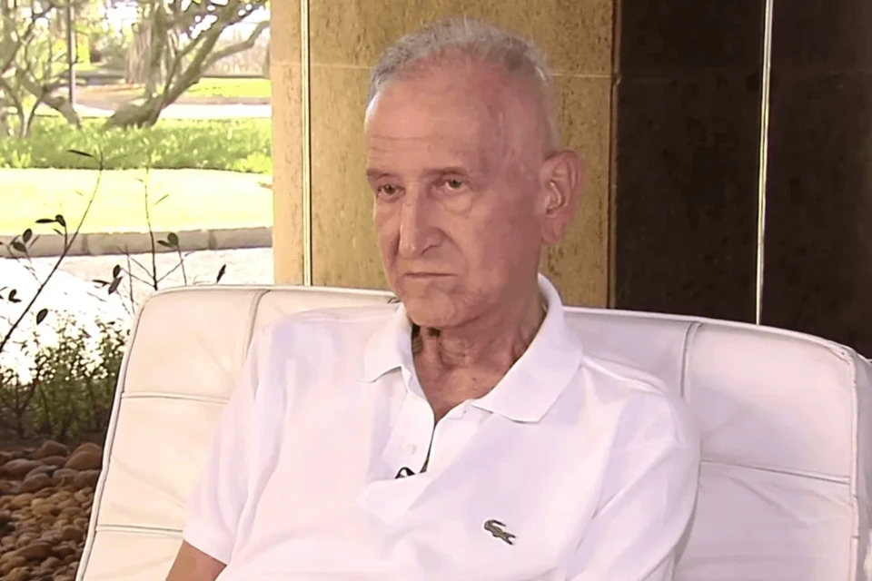 Na UTI, Carlos Alberto Parreira respira com ajuda de aparelhos Treinador de 83 anos tem quadro de inflamação pulmonar