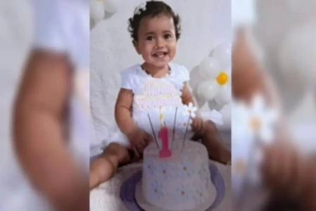 Foto de aniversário da bebê