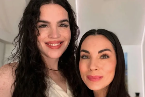 Após marido passar por mudança de gênero, americana se revela bissexual e continua casada Marido passa por mudança de gênero e mulher fotos