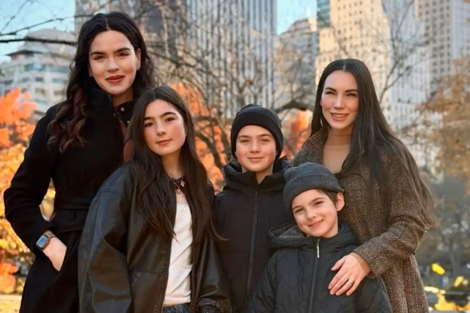 Após marido passar por mudança de gênero, americana se revela bissexual e continua casada Marido passa por mudança de gênero e mulher