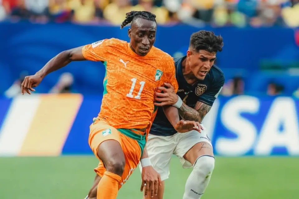 Yan Diomandé, de Costa do Marfim, à frente: revelação da Copa (Foto: Instagram)