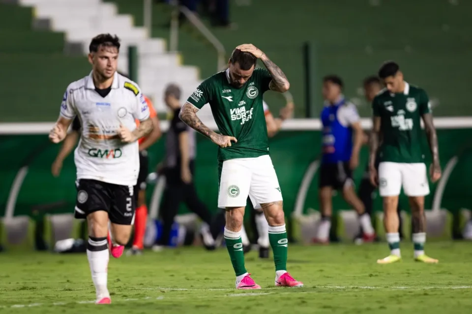 Goiás volta a decepcionar na Serrinha, é goleado pelo Operário e acumula quatro partidas consecutivas sem vitória na Série B
