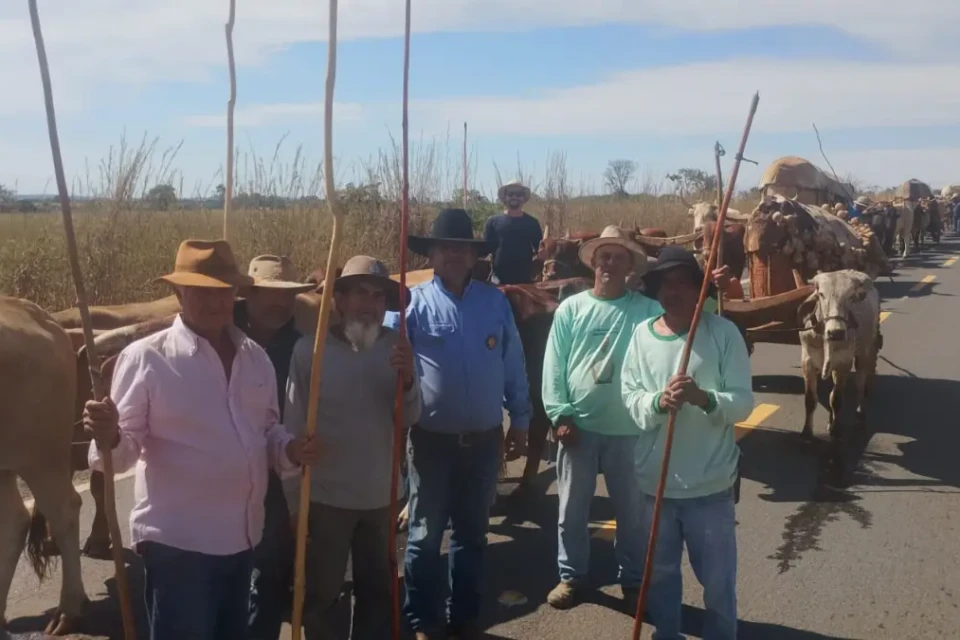 Romeiros que saíram de Orizona - (Foto: arquivo pessoal)