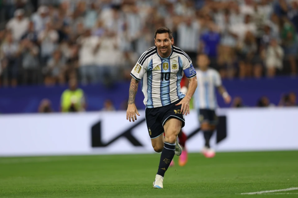 Messi decide nos momentos certos e Argentina confirma favoritismo