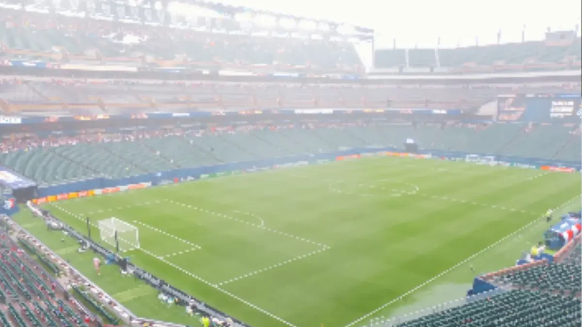 França 1 x 0 Iraque: jogo é suspenso por tempestade de raios (Foto: Reprodução)