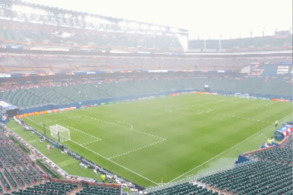 França 1 x 0 Iraque: jogo é suspenso por tempestade de raios (Foto: Reprodução)