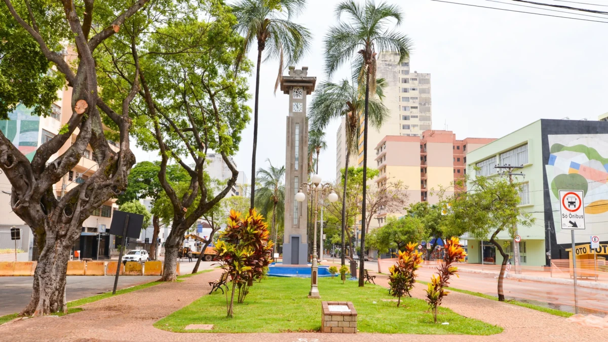 investimento em R$ 10,9 milhões Prédio abandonado há mais de 10 anos na Avenida Goiás começa a virar moradia popular; veja foto