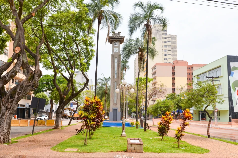investimento em R$ 10,9 milhões Prédio abandonado há mais de 10 anos na Avenida Goiás começa a virar moradia popular; veja foto