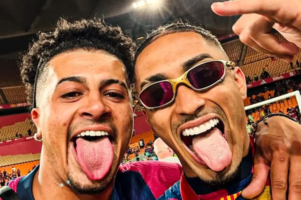 Raphinha ao lado do primo que o defendeu, Igor Padilha (Foto: Instagram)