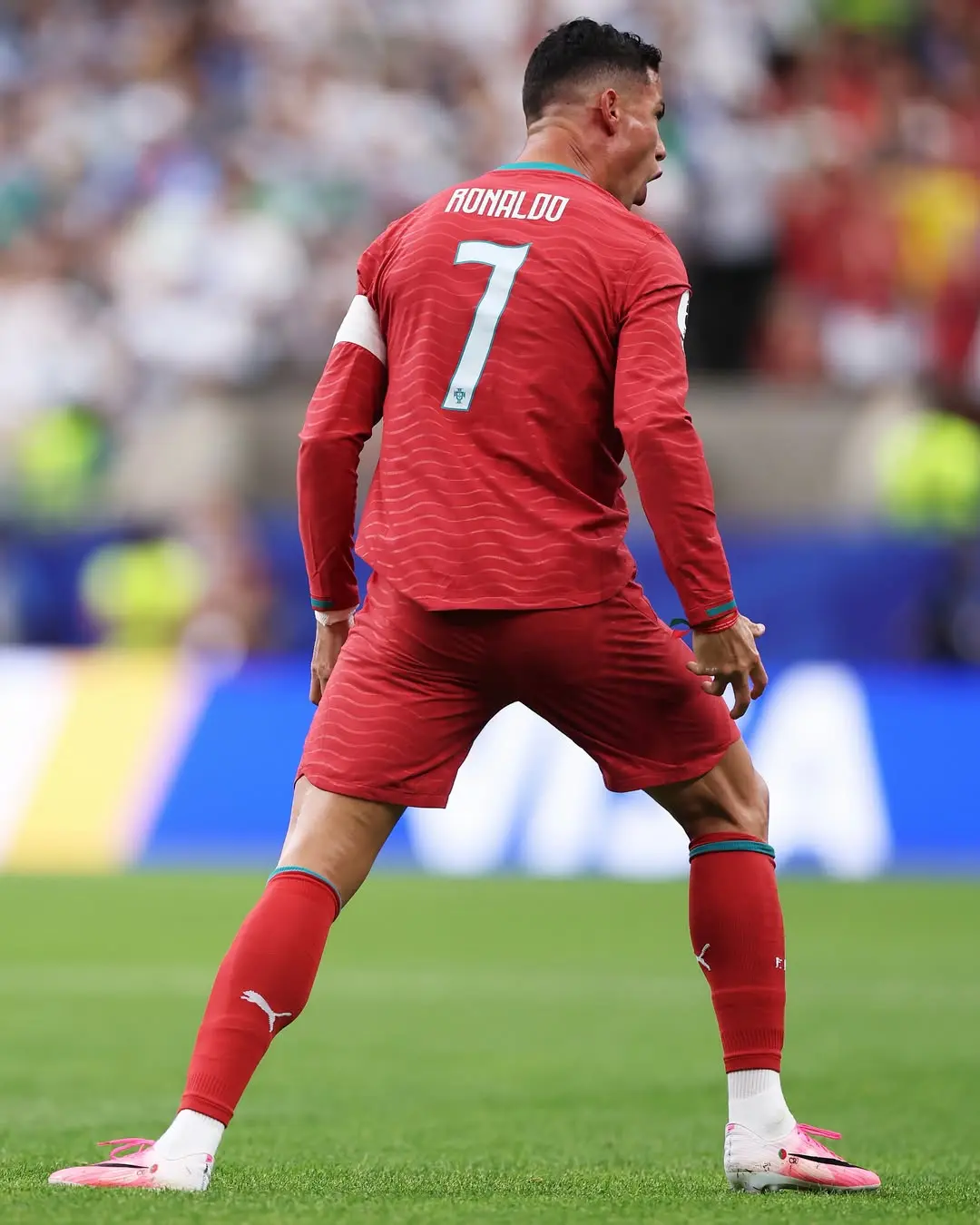 Cristiano Ronaldo em jogo contra o Uzbequistão (Foto: Instagram)