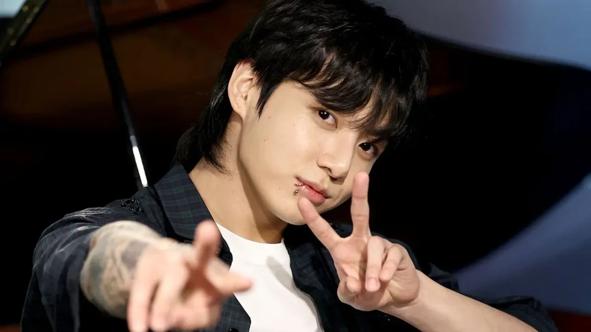 Brasileira que perseguia Jung Kook integrante do grupo BTS é condenada à prisão e será deportada Mulher visitou a casa do artista sul-coreano