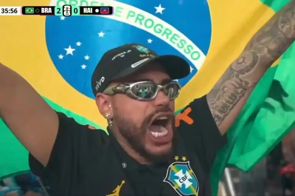 Sósia de Neymar vai para Copa bancado por bets: "não gastei um real"; veja fotos "Tá trabalhando mais que o original", brincou internauta