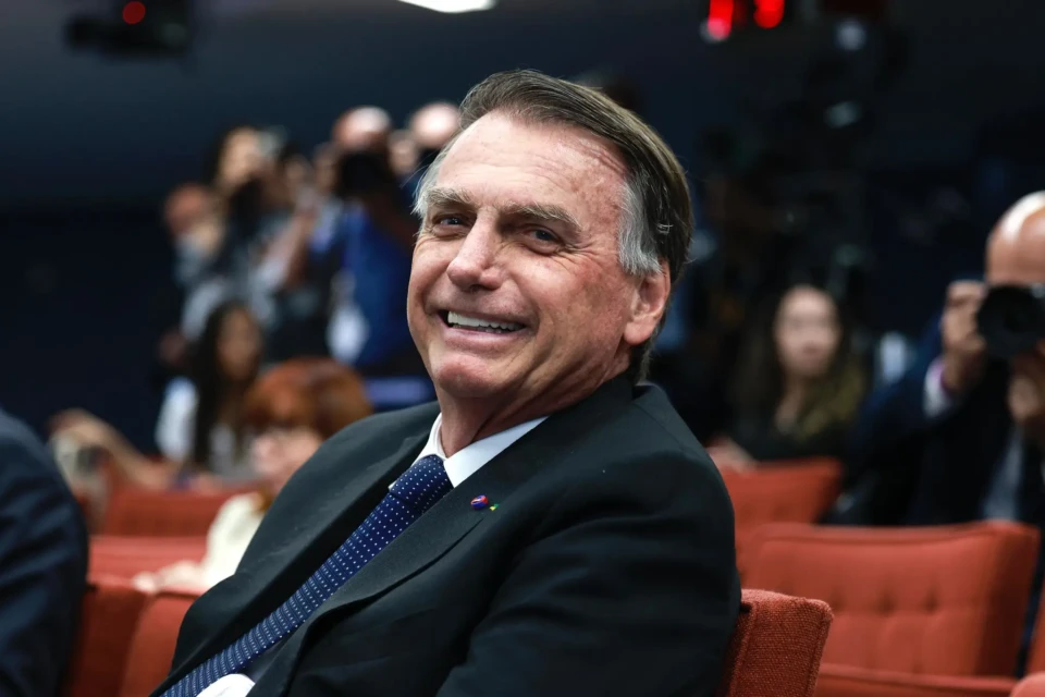 Bolsonaro disse em depoimento que não pode ficar sem armas: três mulheres em casa parecer da PGR sobre apreensão de pistola do ex-presidente