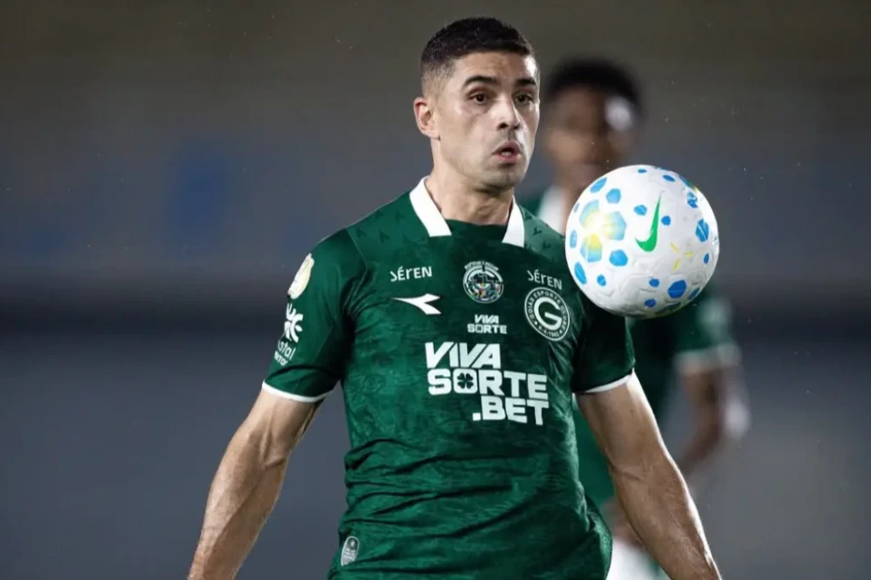 Gegê segue como dúvida no Esmeraldino (Foto: Heber Gomes)