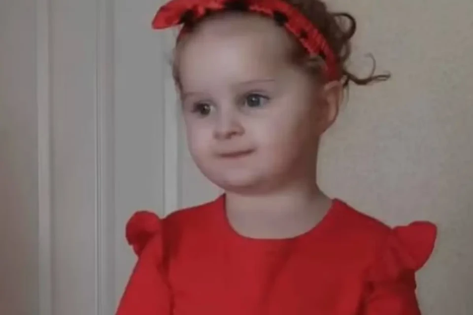 Casal é condenado à prisão após morte da filha de 3 anos por infestação de piolhos com dentes podres, menina desenvolveu anemia grave