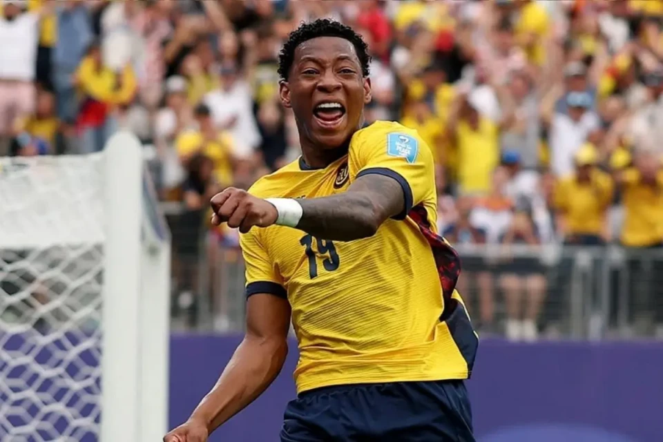 Atacante Gonzalo Plata comemora segundo gol do Equador (Foto: Instagram)