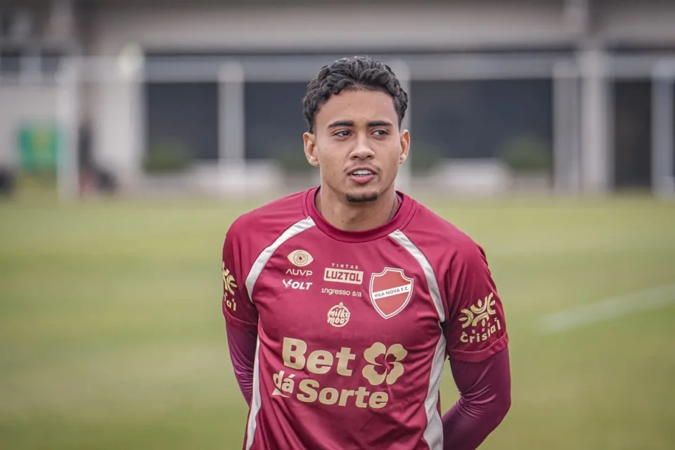 Nathan Camargo em treino do Vila Nova