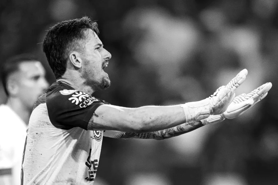Sem Tadeu, sistema defensivo do Goiás desaba na Série B