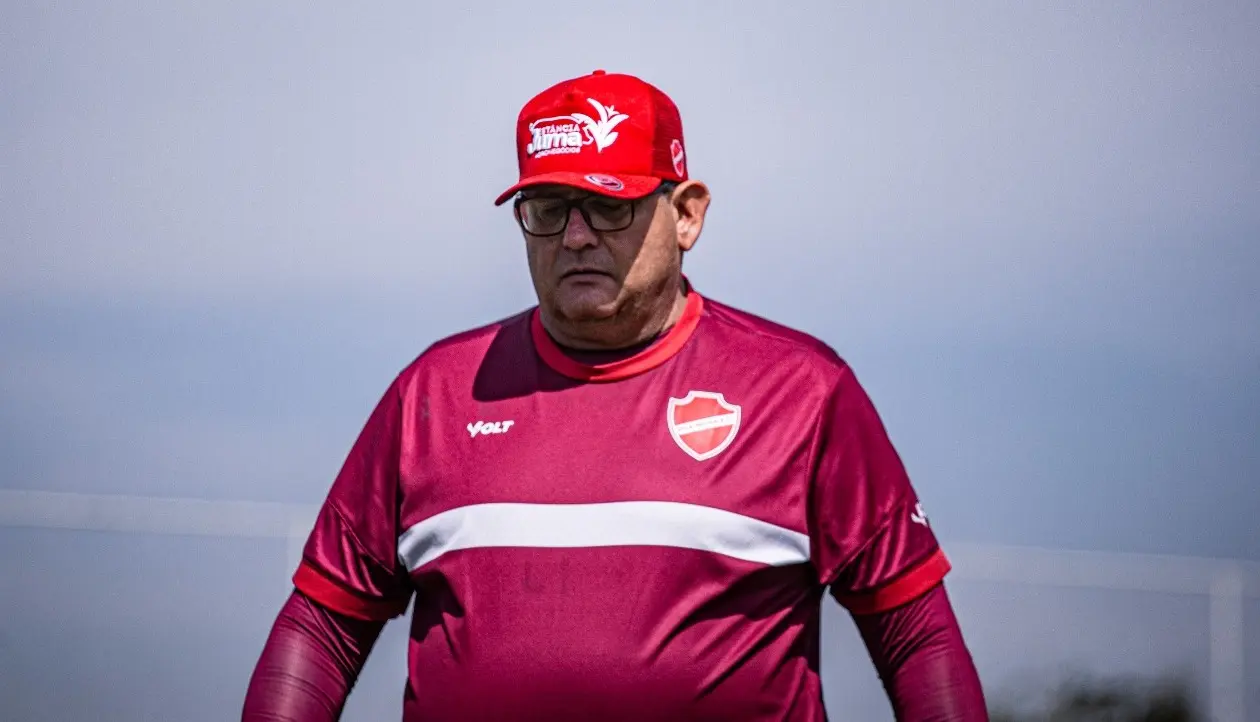Guto Ferreira critica arbitragem em derrota do Vila Nova e promete ação formal