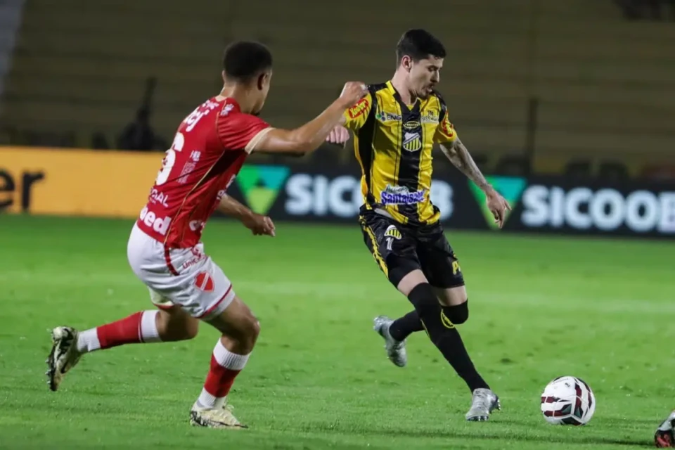 Vila Nova leva gol no apagar das luzes e perde para o Novorizontino