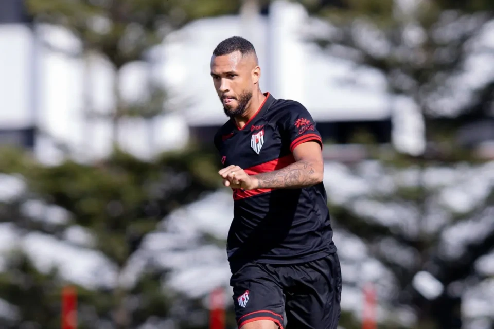 Gustavo Coutinho em treino do Atlético