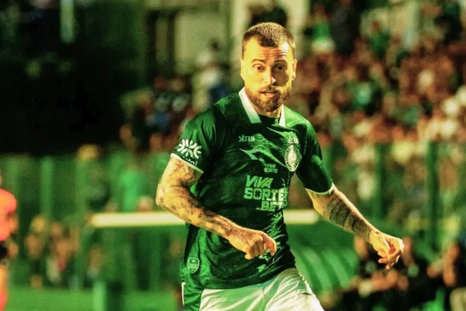 Lucas Lima, jogador do Goiás: desafio contra o Náutico (Foto: Instagram)