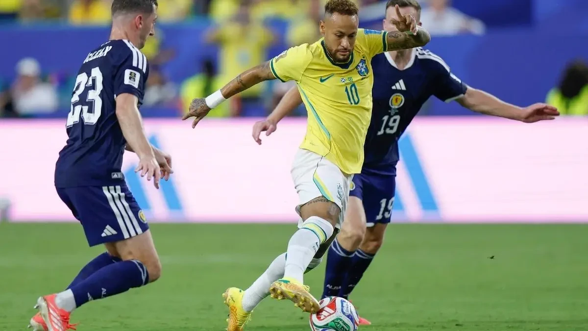 Neymar durante partida contra Escócia (Foto: CBF)