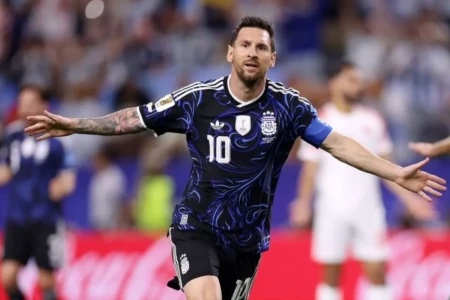 Messi chega a 19 gols em Copas e o sexto nesse Mundial (Foto: AFA)