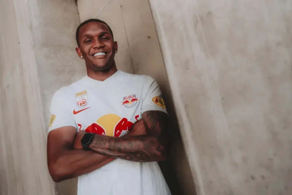 Vila Nova fecha com zagueiro de 22 anos que atuava no futebol austríaco