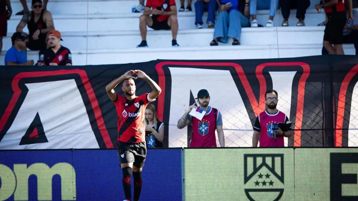 Atlético-GO vence a Ponte Preta no Accioly e se aproxima do G-6 da Série B