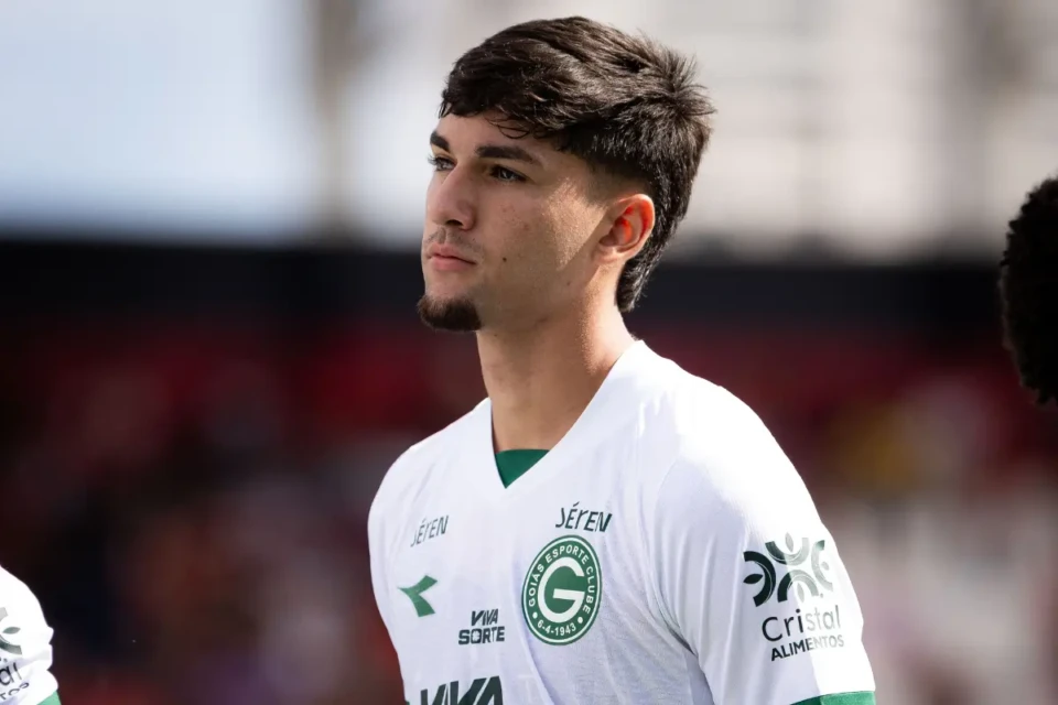 Lucas Rodrigues preocupa o Goiás após sair lesionado contra o Náutico (Foto: Heber Gomes)
