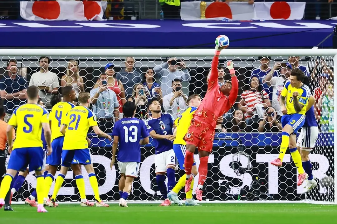 Goleiro do Japão em lance de jogo contra Suécia, na Copa do Mundo (Foto: Instagram)
