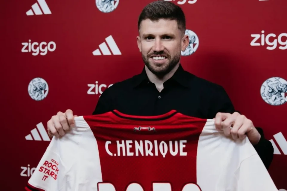 Ajas contrata lateral brasileiro Caio Henrique, ex-seleção (Foto: Instagram)