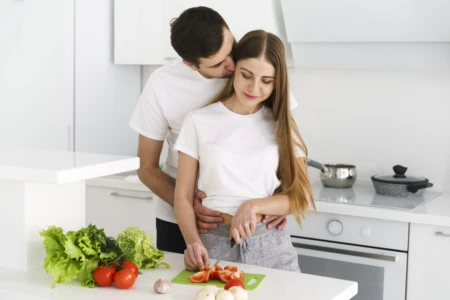 Vida sexual do casal melhora quando homens dividem as tarefas domésticas trabalho doméstico está associada a maior desejo sexual feminino