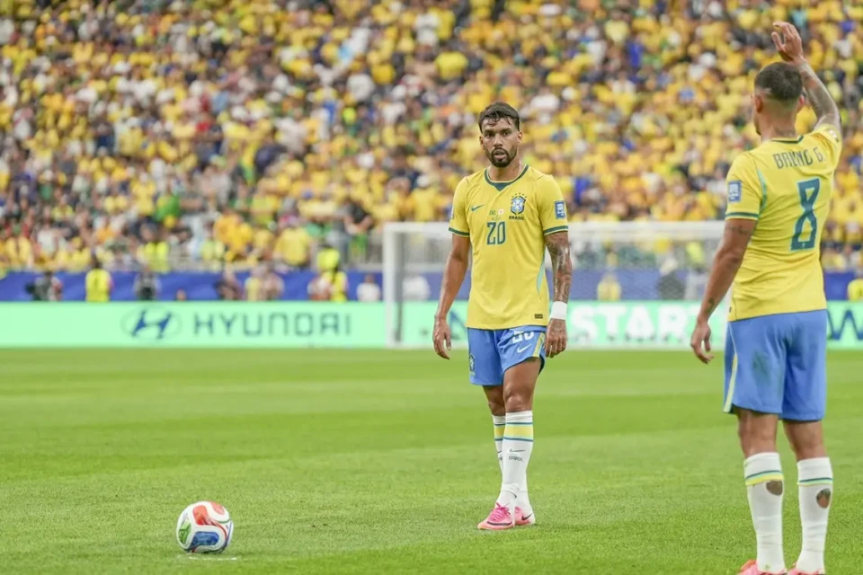 Lucas Paquetá em jogo da seleção na Copa