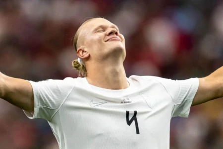 Haaland comemora gol da Noruega contra a Costa do Marfim