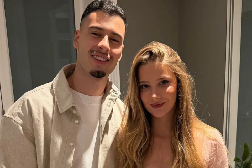 Namorada de Gabriel Martinelli pede para não ser chamada de WAG: 'me chame de médica' (Foto: Instagram)