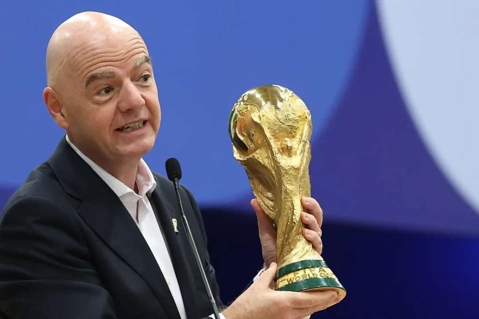 Gianni Infantino recua e não vai vender mais ações da Copa do Mundo
