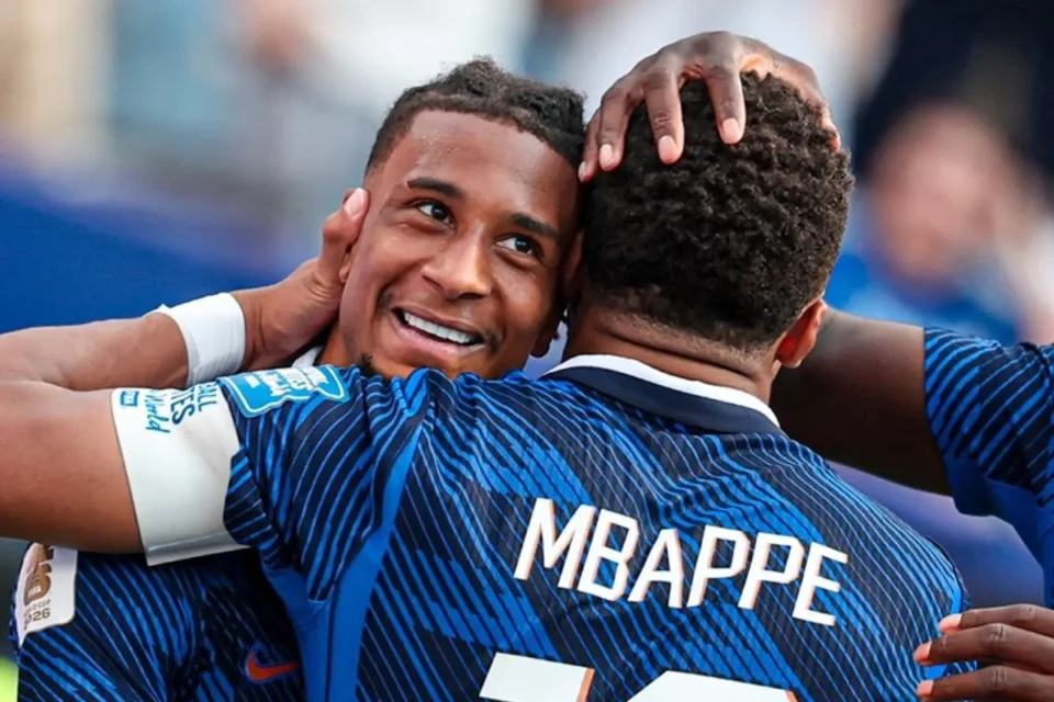 Frio e genial: quem é Olise, par perfeito de Mbappé na França (Foto: Fifa)
