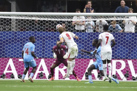 Kane marca para a Inglaterra contra a RD Congo