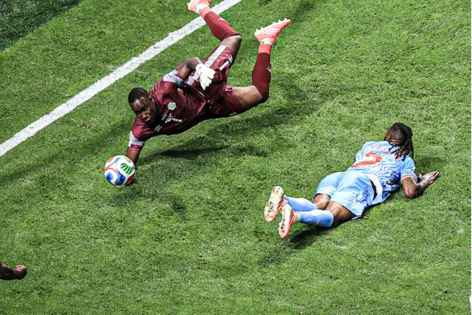 Congo: goleiro que quase eliminou Inglaterra foi rejeitado pelo PSG (Foto: Instagram)