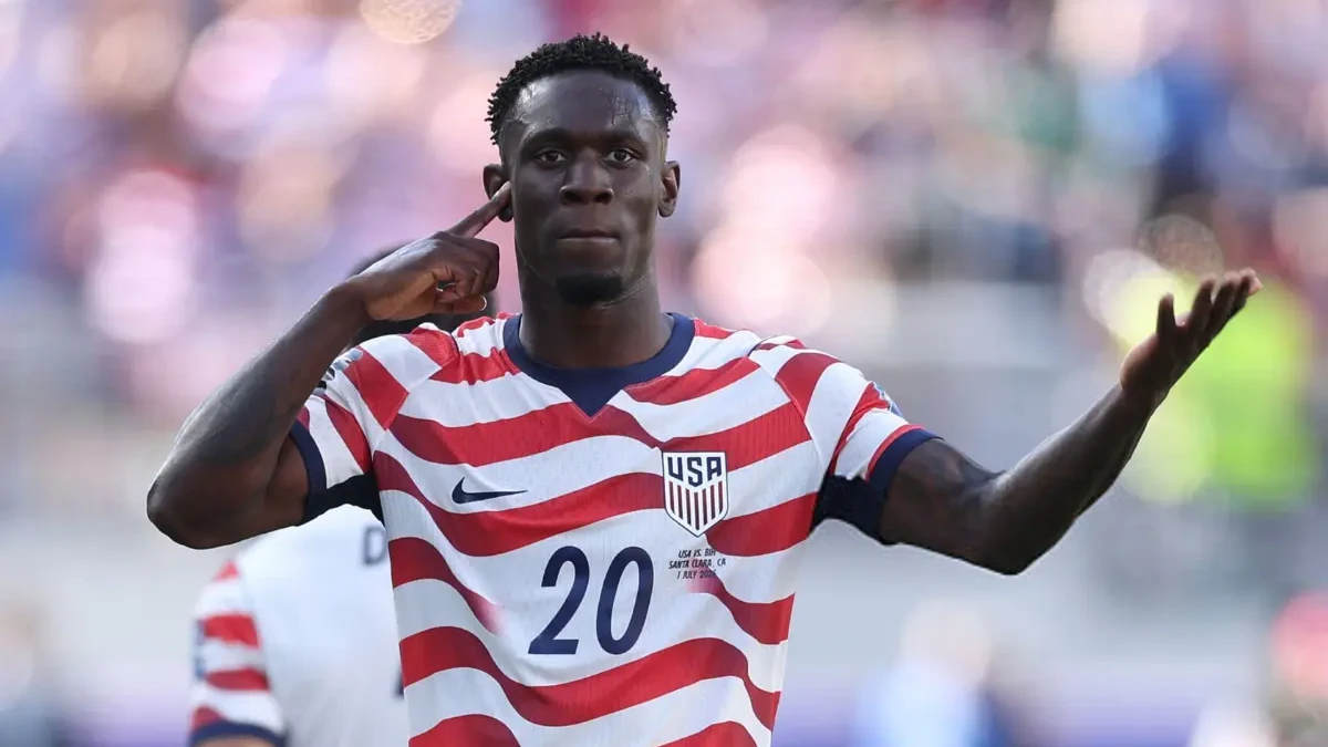 EUA x Bósnia: Balogun é expulso depois fazer o gol dos americanos (Foto: Fifa)