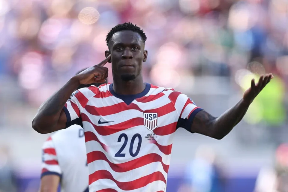 EUA x Bósnia: Balogun é expulso depois fazer o gol dos americanos (Foto: Fifa)